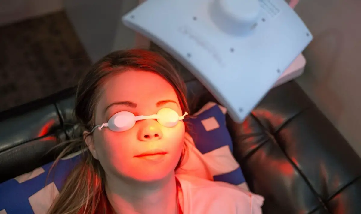 What Kind of Eye Protection for Red Light Therapy? Infrared for Health